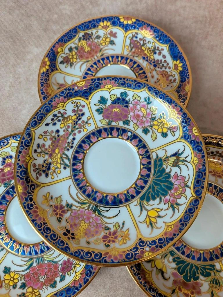 Lot de 4 soucoupes peintes à la main Thaïlande – Décor floral polychrome et dorures